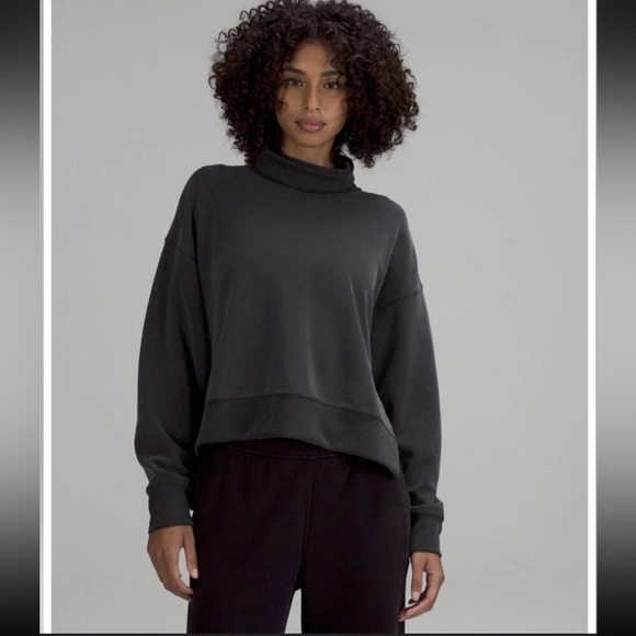 Lululemon Softstreme Turtleneck Pullover in Black - Picture 1 of 16